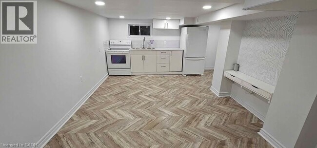 Photo du bâtiment - 6254 Churchill St