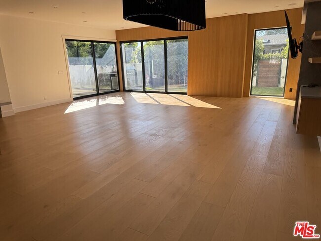 Foto del edificio - 3021 Stanford Ave