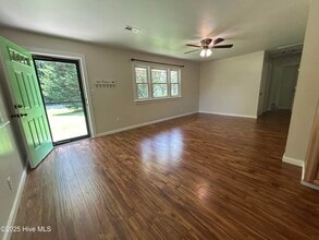 Building Photo - 128 Ranch Dr