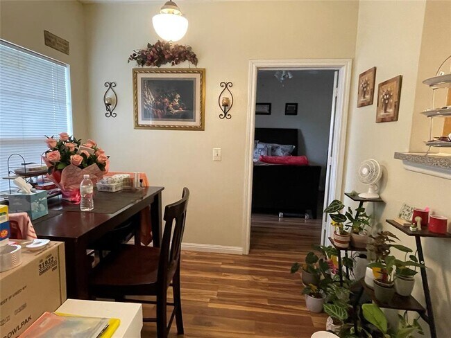 Building Photo - 2320 Gracy Farms Ln