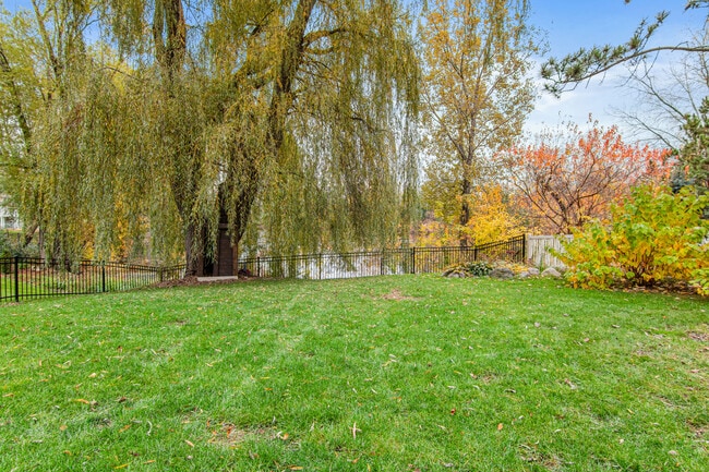 Building Photo - 9039 Brentwood Trl