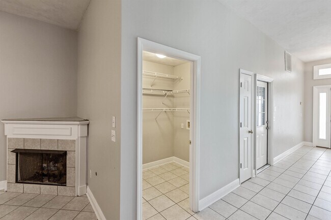 Building Photo - 7103 Shady Grove Way