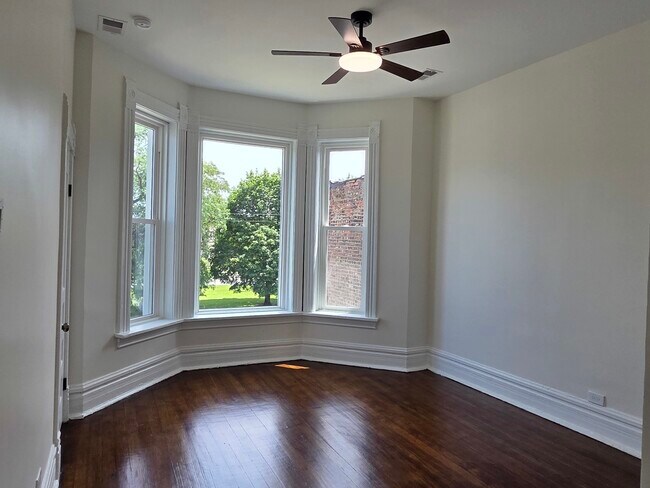 Foto del edificio - 3444 S Western Ave
