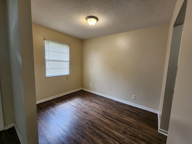 Foto del edificio - Coming Soon -2 Bedroom 1 Bath -Duplex Lake City