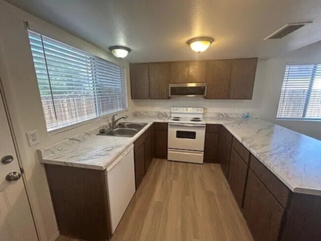 Foto del edificio - 9312 N 74th Dr