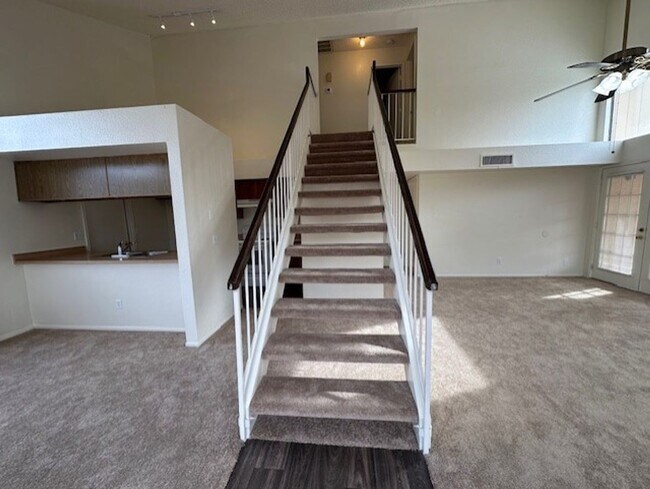 Foto del edificio - TWO STORY HOME IN CHANDLER AT STONEGATE