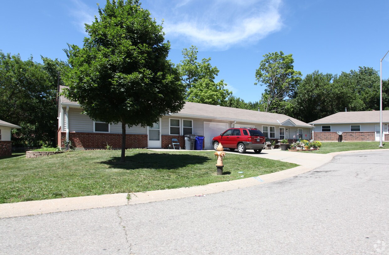 Building Photo - 514-536 N Monroe Cir
