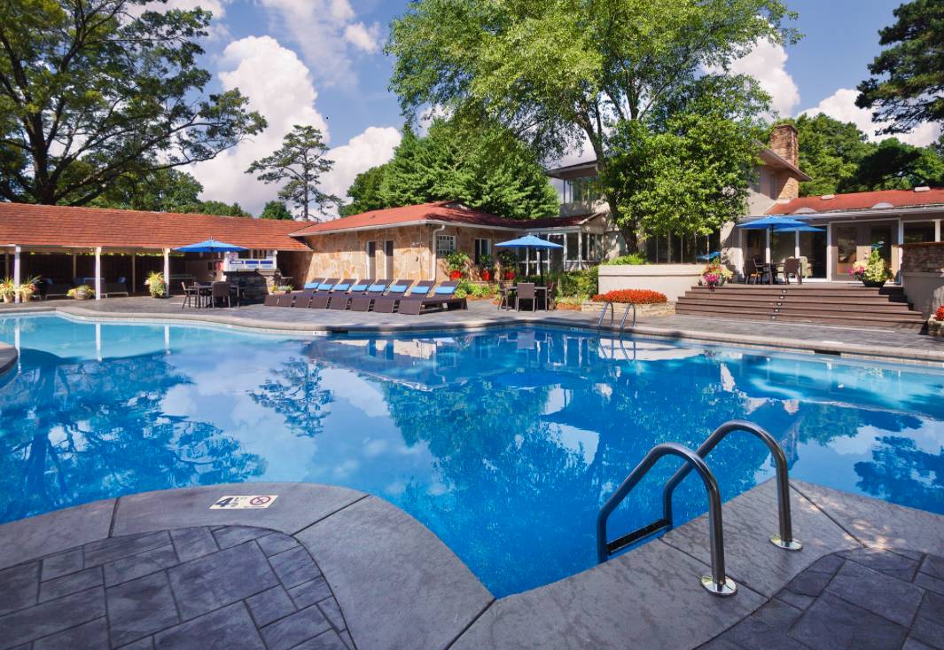 Piscina de agua salada - 8744 Fairview Rd