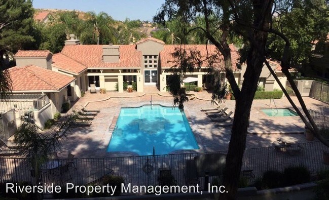 Building Photo - 1025 La Terraza Cir
