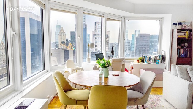 Foto del edificio - 150-156 W 56th St