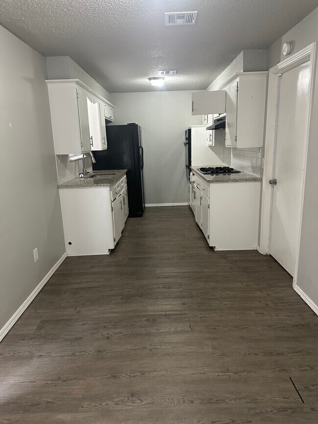 Kitchen with fridge - 4008 SE 46th St