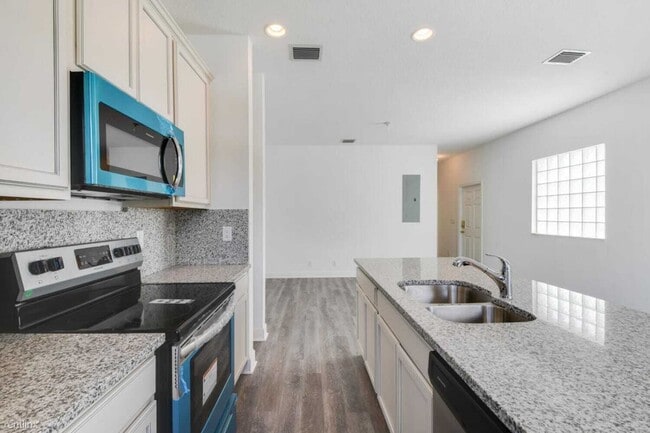 Building Photo - 3 br, 2 bath House - 611 N F St