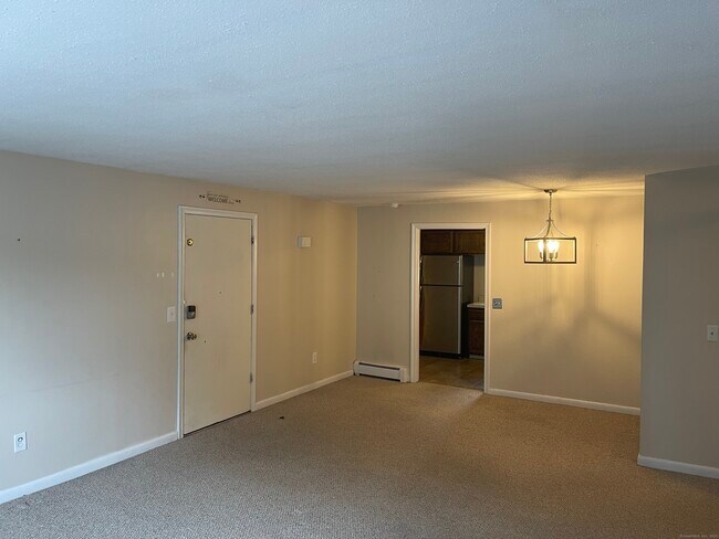 Foto del edificio - 309 High Path Rd