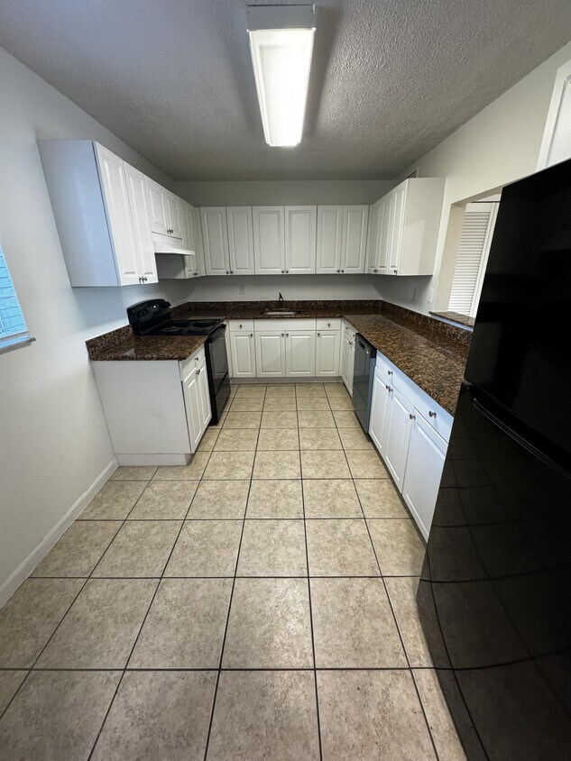Primary Photo - 8461 Springtree Dr