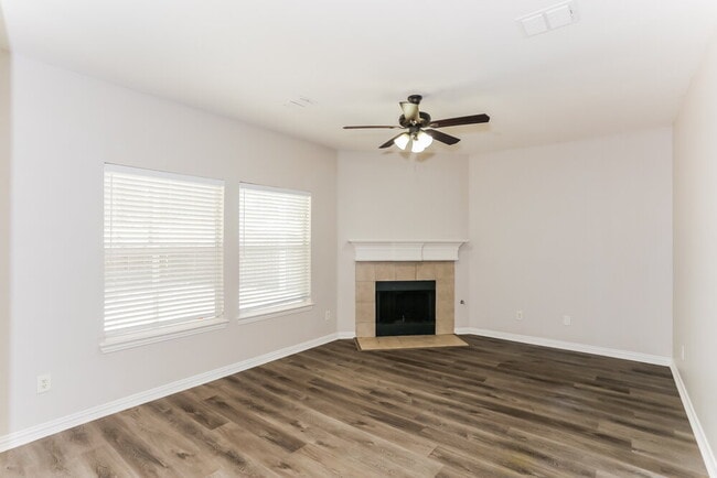 Building Photo - 1109 Hillwood Dr
