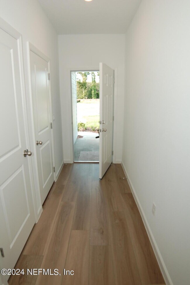 Building Photo - 721 Holly Lks Dr