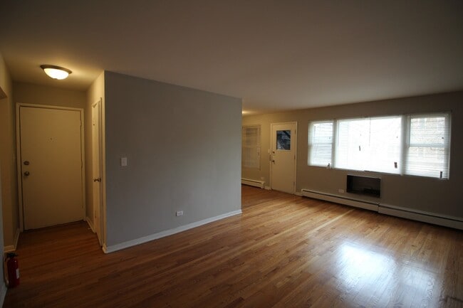 Building Photo - 1644 W Morse Ave
