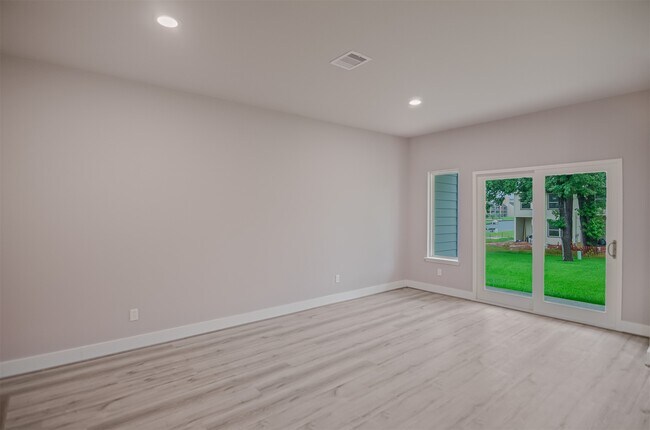 Foto del edificio - 12310 Glenview Dr