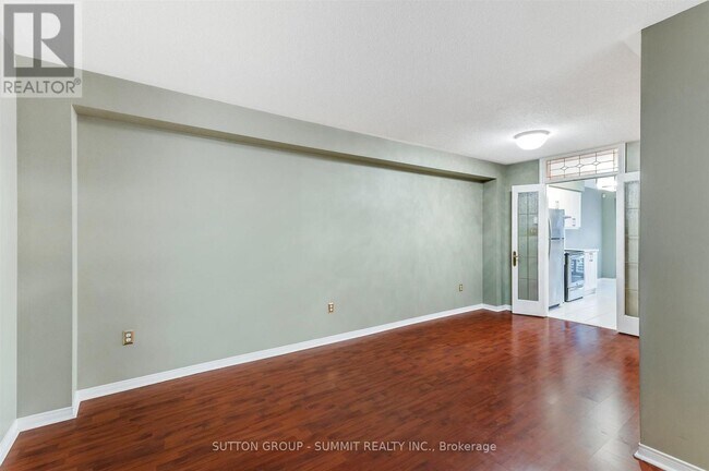 Photo du bâtiment - 5230 Glen Erin Dr