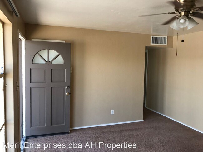 Building Photo - 3 br, 2 bath House - 219 W KINDERMAN DR