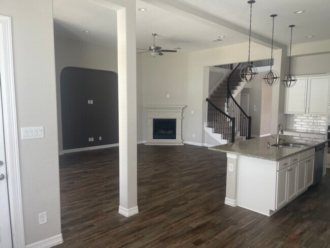 Building Photo - Gorgeous 4-bedroom home!