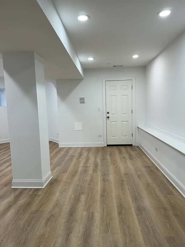 Building Photo - 2840 W Fulton St