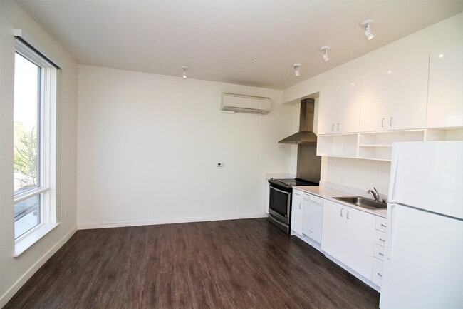 Building Photo - Ice House Midtown