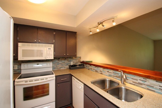 Foto del edificio - 1101 Hollow Creek Dr
