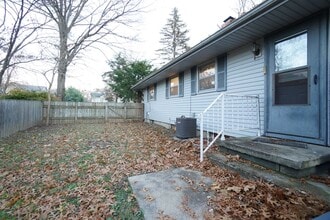 Building Photo - 1200 Oakhurst Dr