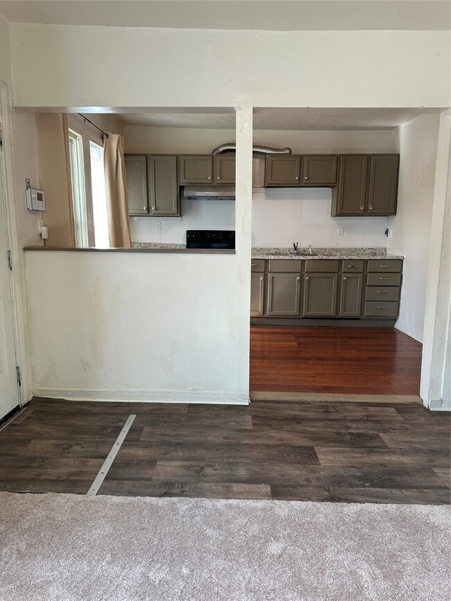 Building Photo - 1125 E 27th St