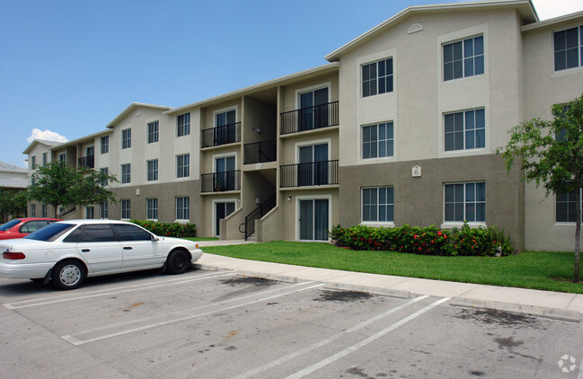 Exterior Photo - Bay Winds Apartments