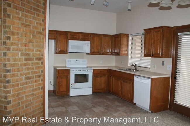 Building Photo - 3 br, 2 bath House - 9720 Railroad