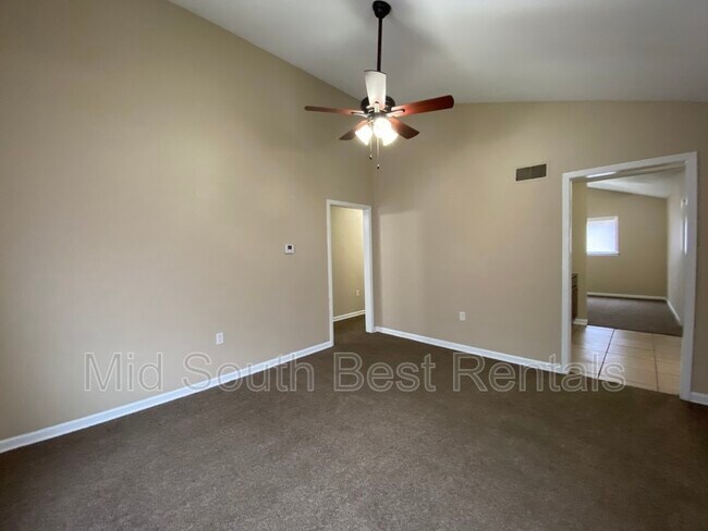 Foto del edificio - 4303 Shadcrest Cove