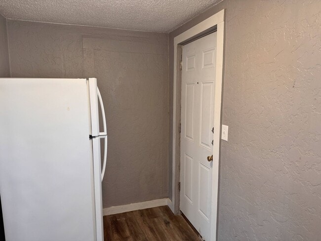 Foto del edificio - 2130 Ave J