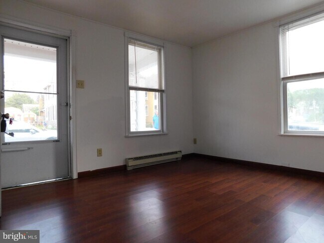 Building Photo - 109 S Washington St
