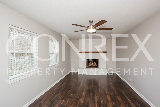 Foto del edificio - Beautiful 4 Bedroom in Great Location!