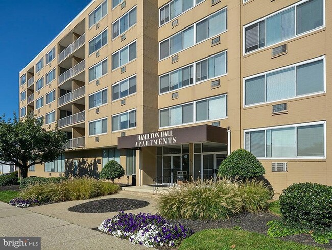 Building Photo - 449 Hamilton St
