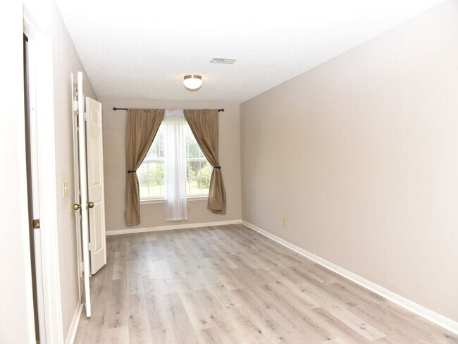 Foto del edificio - 9211 Rocky Valley Dr