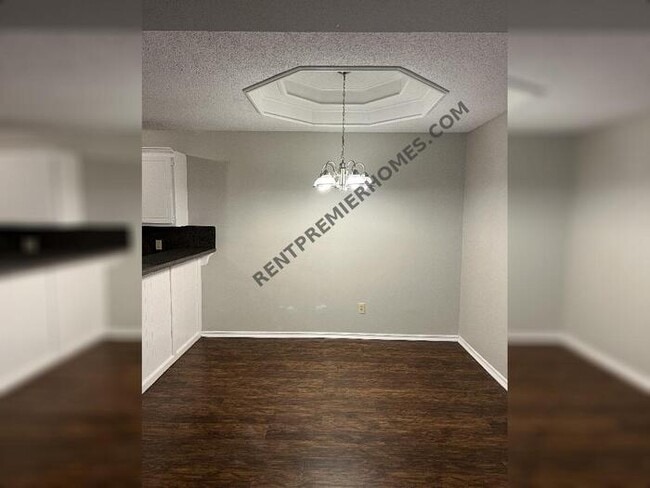 Building Photo - 2114 S Robinson Ave Moore OK73170