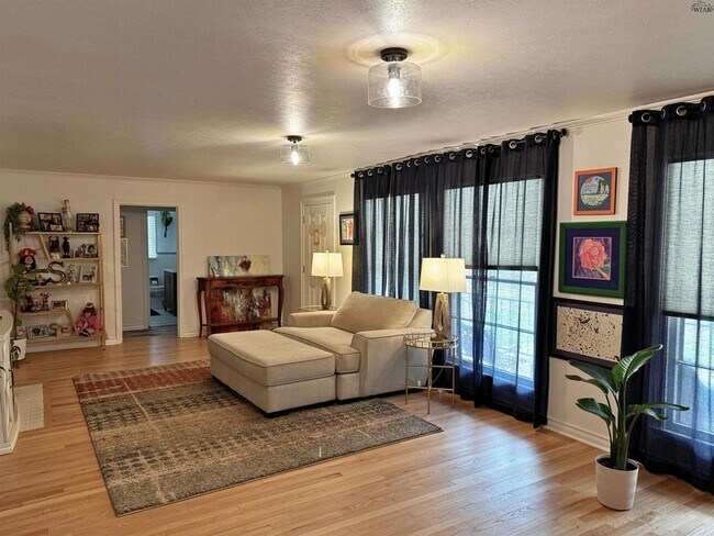 Foto del edificio - 2412 Dartmouth St