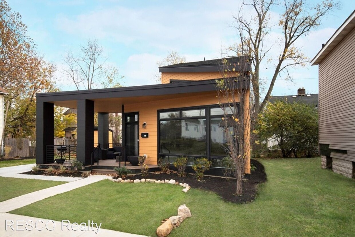 Foto principal - 3 br, 2 bath House - 989 McClelland Ave.