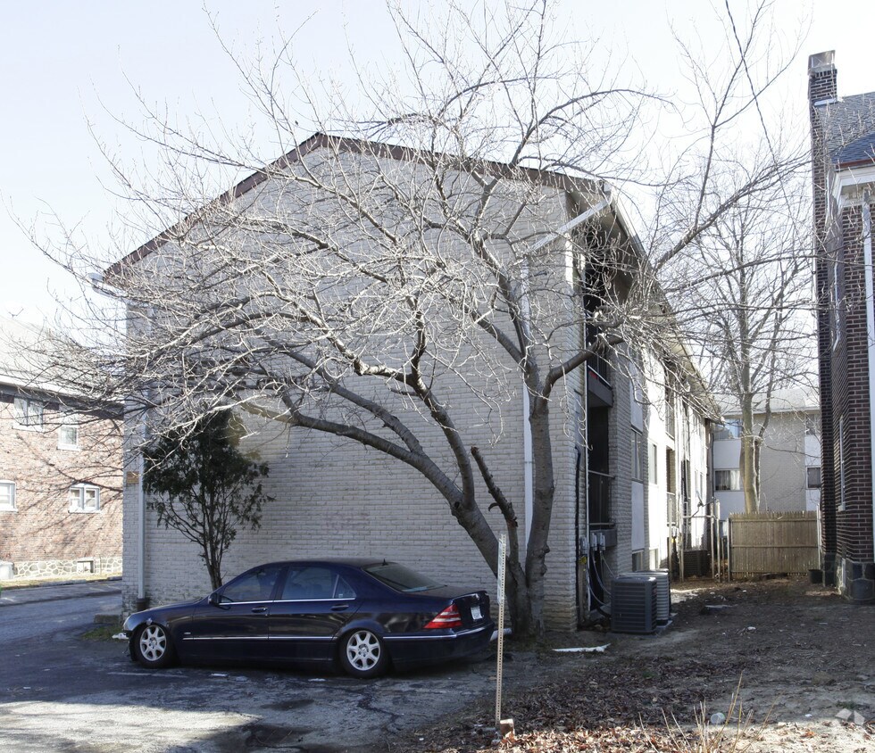 Building Photo - Briarwood Apartments