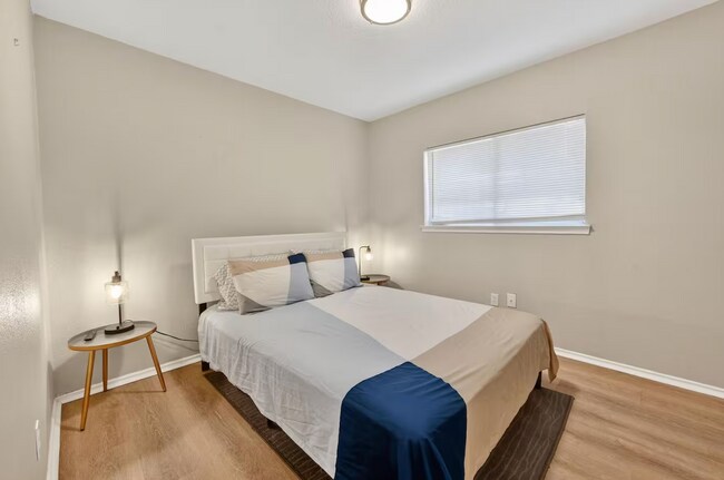 Foto del edificio - 16402 Parkway Dr