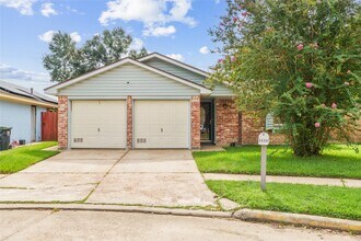 Building Photo - 5039 Parkland St