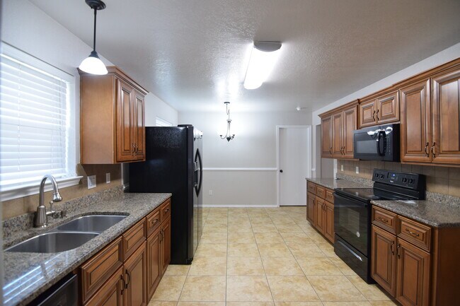 Foto del edificio - 2705 Littlewood Dr