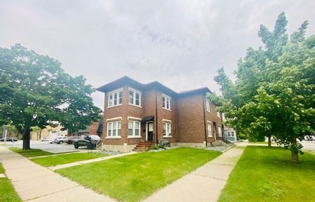 Building Photo - 303 N Quincy St