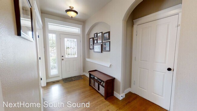 Building Photo - 5 br, 2.5 bath House - 7755 McKinley Loop NE