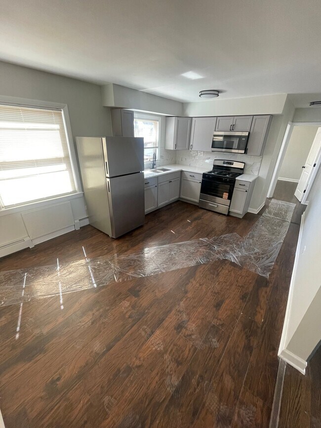 Photo - 7810 S Escanaba Ave Apartment