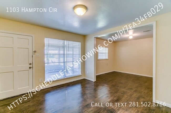 Building Photo - 1103 Hampton Cir