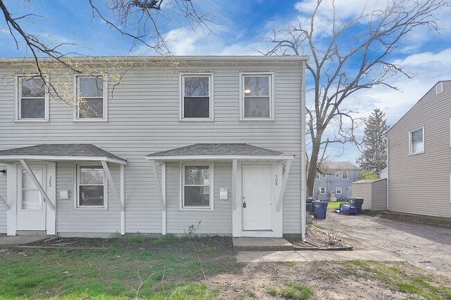 Building Photo - 702 S Hamilton Rd